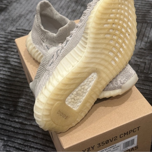 yzy 350v2 cmpct Yeezy sneakers - Picture 5 of 10